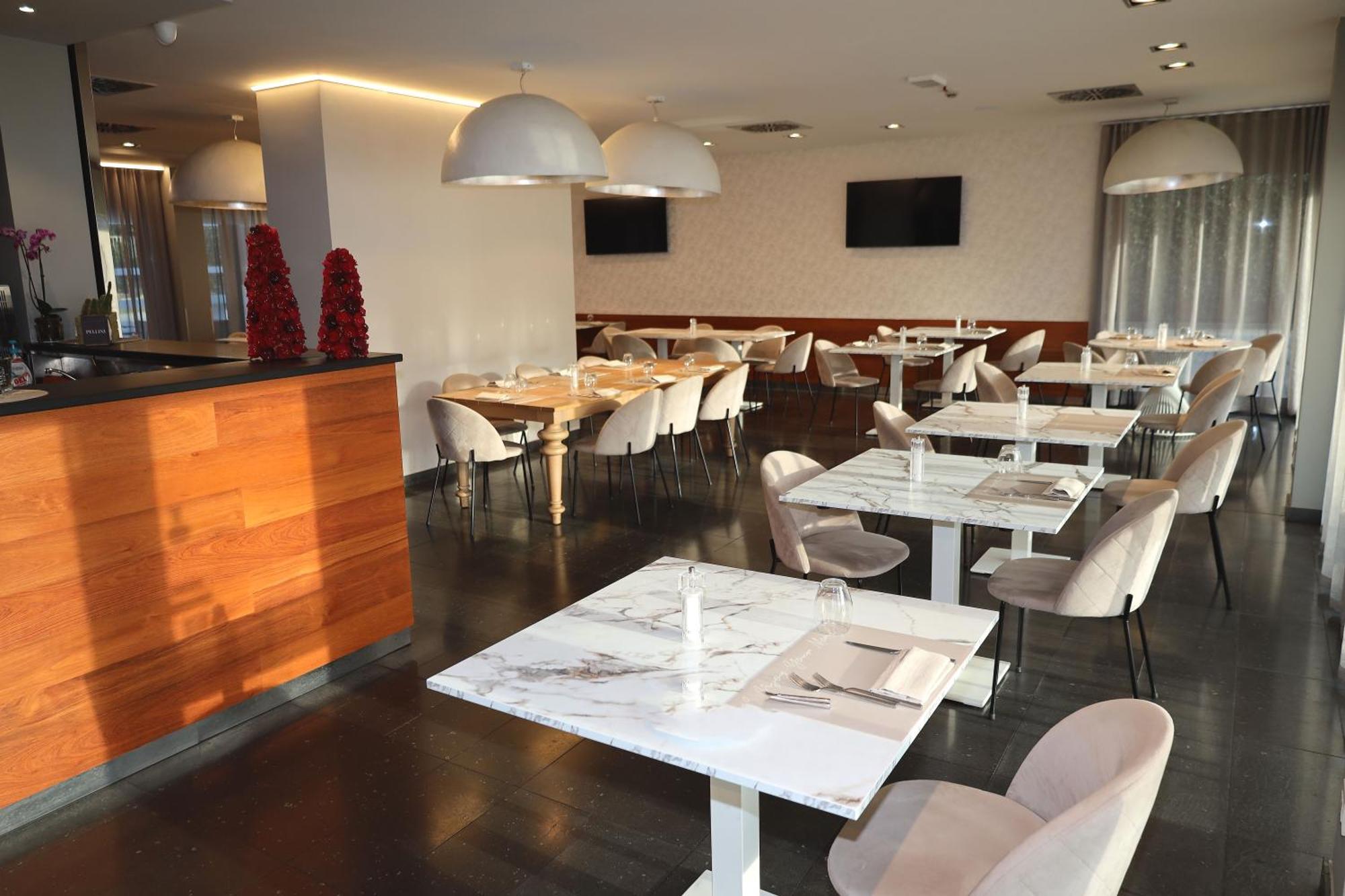 One Hotel & Restaurant Dalmine Kültér fotó
